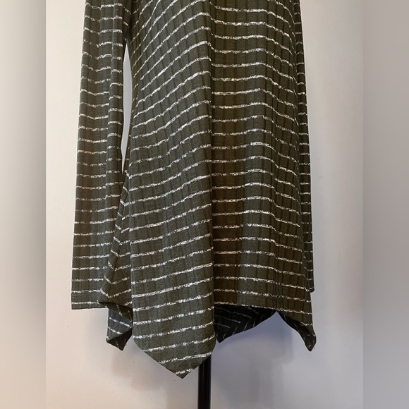 LOGO Lori Goldstein Striped Turtleneck w/ Uneven Bottom: Styling!! - Picture 5 of 8